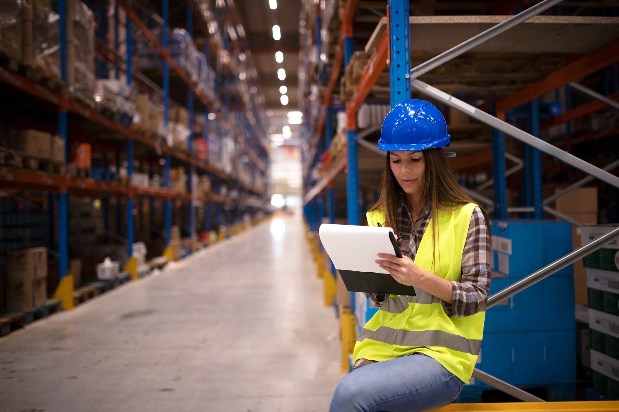 Caixa pallet: benefícios e como escolher o modelo ideal para sua operação logística